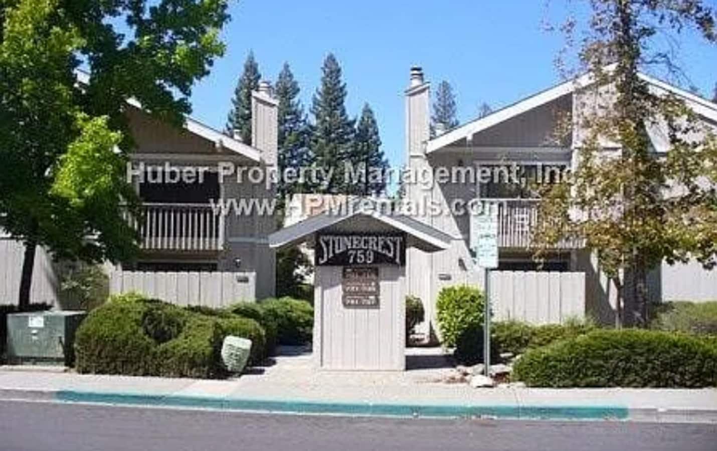 Photo - 757 Mikkelsen Dr