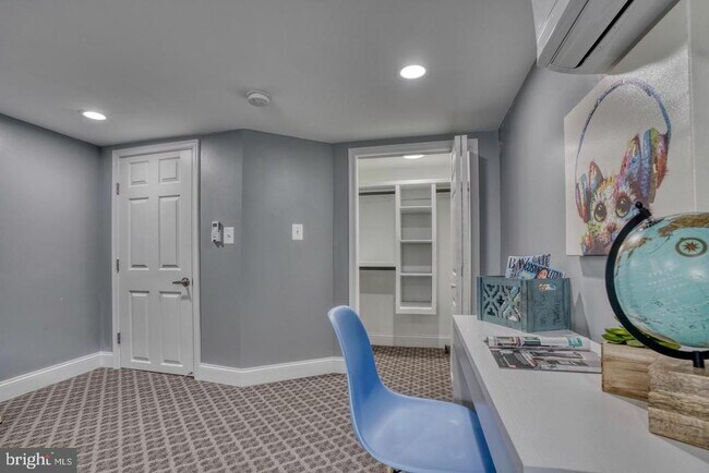 Photo - 829 N Montford Ave