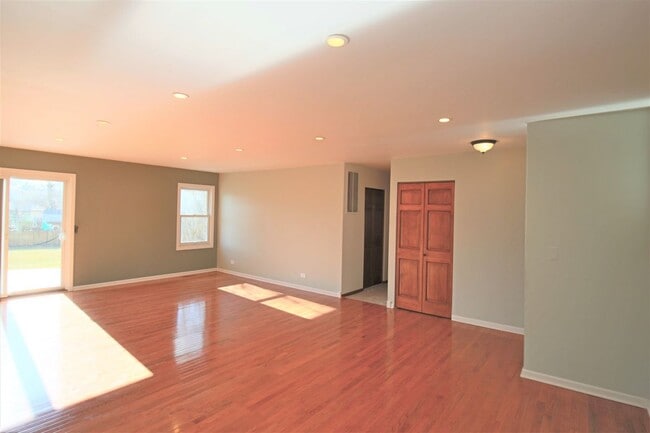 Photo - 2373 Crescent Ln S