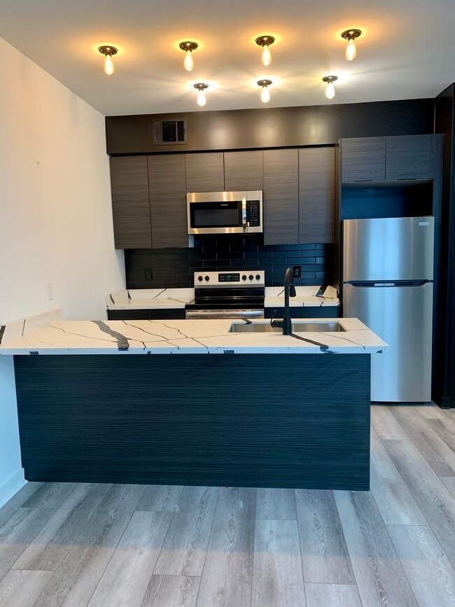 Photo - 2549 Saint Peter St Unidad 2551