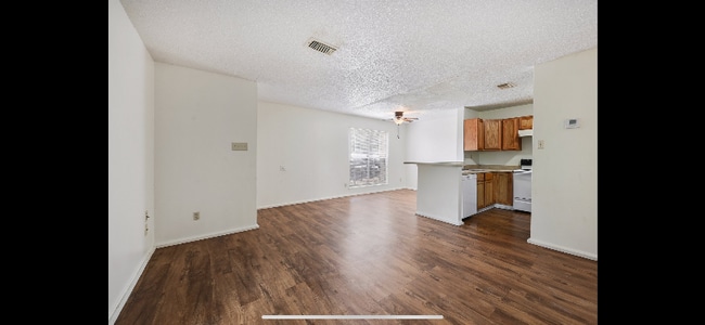 Building Photo - 103 E Wells St Rental