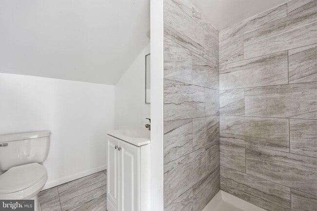 Photo - 7909 Oxford Ave