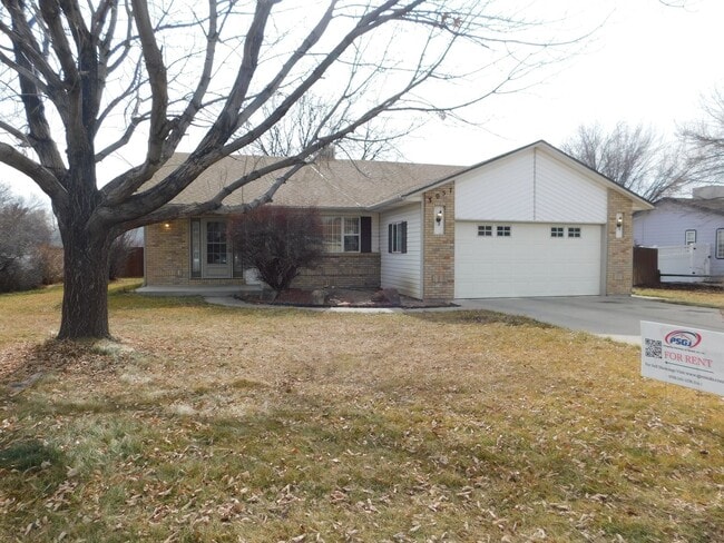 Building Photo - Spacious in Fruitvale