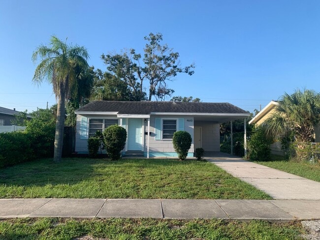 Building Photo - 2  Bedroom Single Family Home