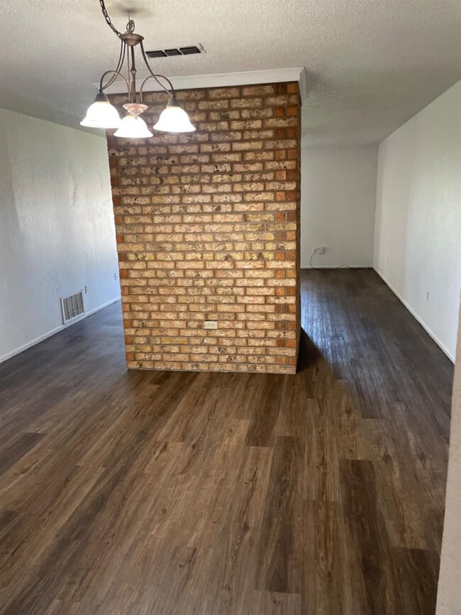 Photo - 1103 80th St