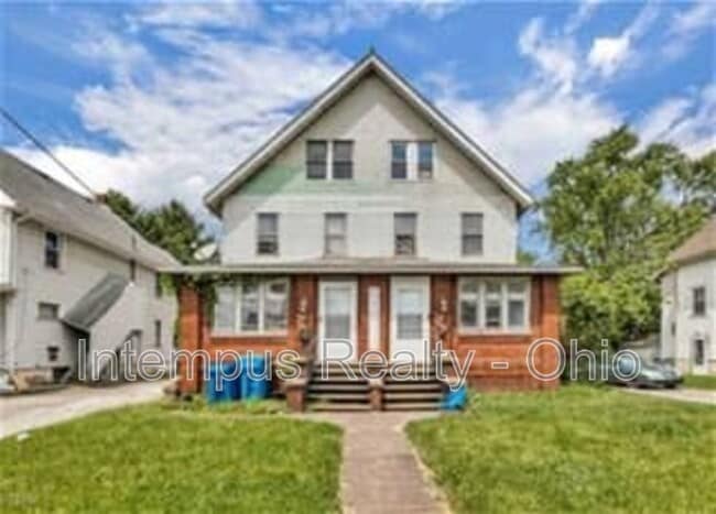 Building Photo - 241 Sexton St