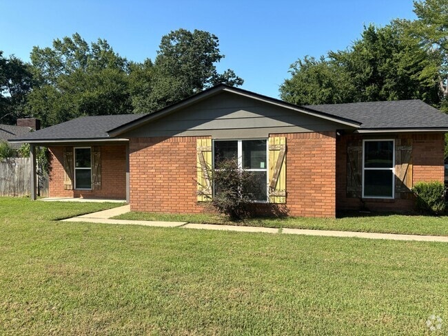 Building Photo - Three Bedroom/Two Bath Home