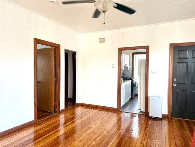 Building Photo - 46 Short St Unit 3