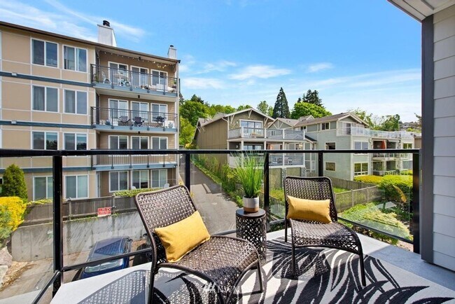 Spacious 2 Bedroom Condo in Queen Anne available NOW for $3550!