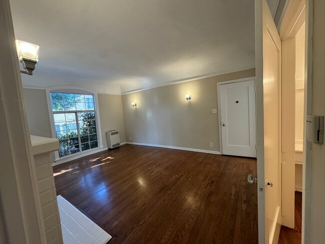 Photo - 158-162 S Commonwealth Ave