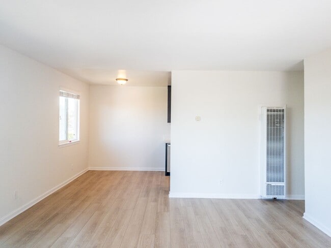 Photo - 2BD 1BA Recently Renovated Unit! Parking! PROGRESSIVE Unit Meadowsweet -  J