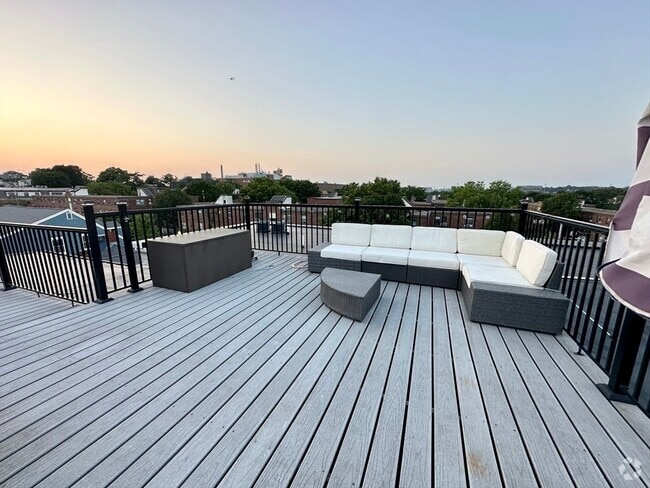 Building Photo - 28 Monument St Unit 3 Rental