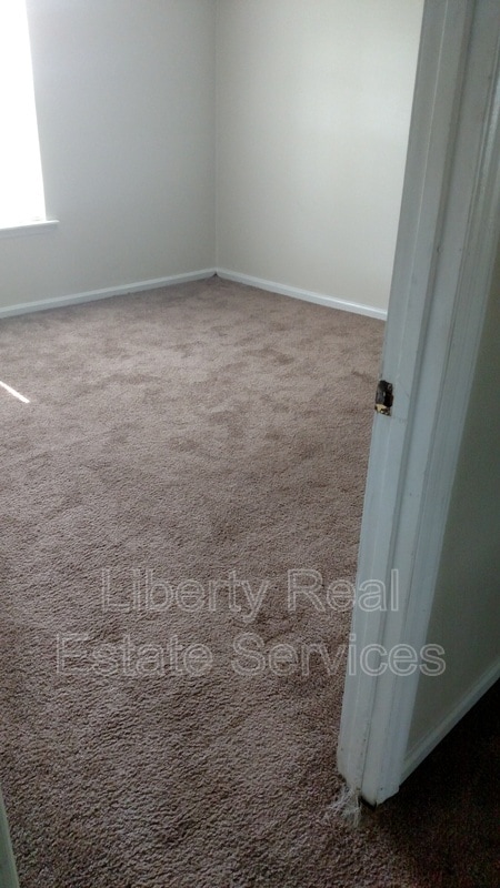 Photo - 874 Old Sunbury Rd