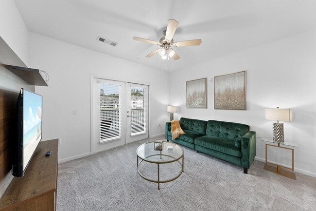 Building Photo - 4915 Collins Rd Unit ID1290637P Rental