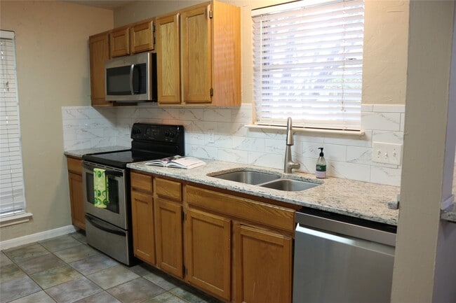 Photo - 10926 Waterview Cir