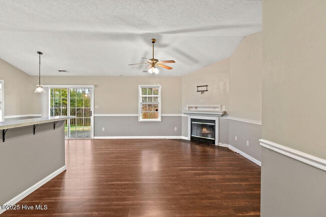 Photo - 409 Sumrell Way