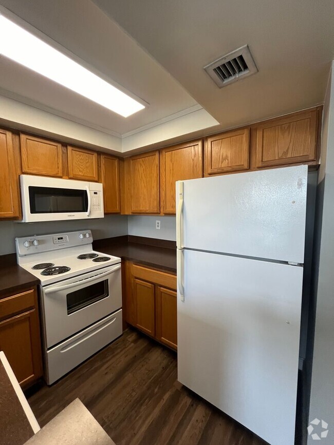 Building Photo - ONE BEDROOM ONE BATHROOM !! WATERFRONT COM... Unit 21 Rental