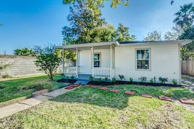 Photo - Homes For Rent In TX: Texas City 77590 – 9th Ave N 2BR