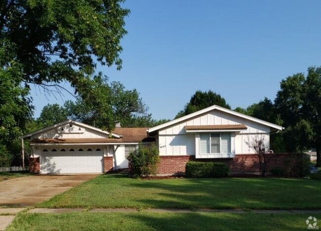 Building Photo - 2435 Birchview Dr Rental