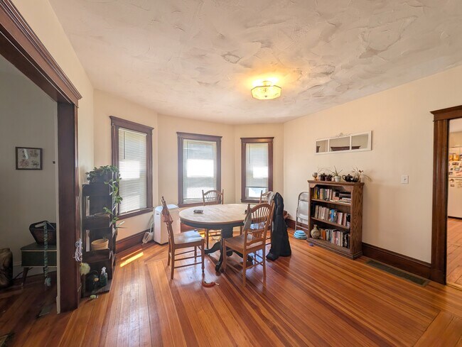 Photo - 16 Central Rd Unit 1