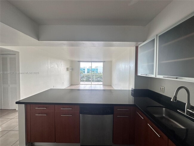 Photo - 650 NE 64th St Unidad G406