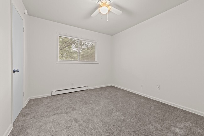 2 Bed, 1 Bath Townhome - Renovated