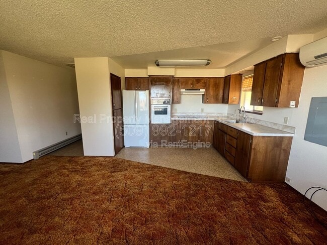 Photo - 5210 W Henry St