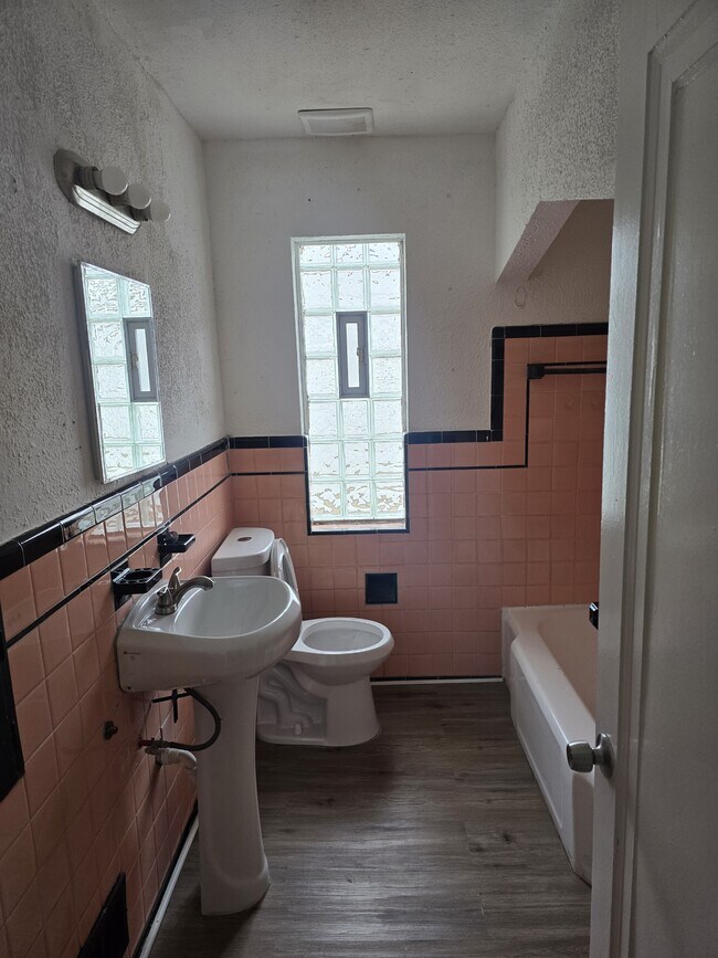 Photo - 5026 Philip St