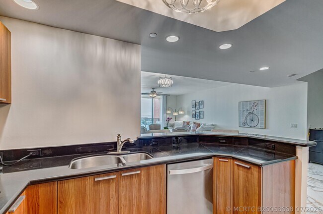 2640 Lake Shore Dr Unit 2014