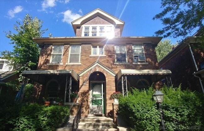 Building Photo - 920 Beaconsfield Ave Unit 2S Rental