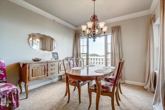 Photo - 2 Bedroom/2 Bathroom plus Den Condo with L...