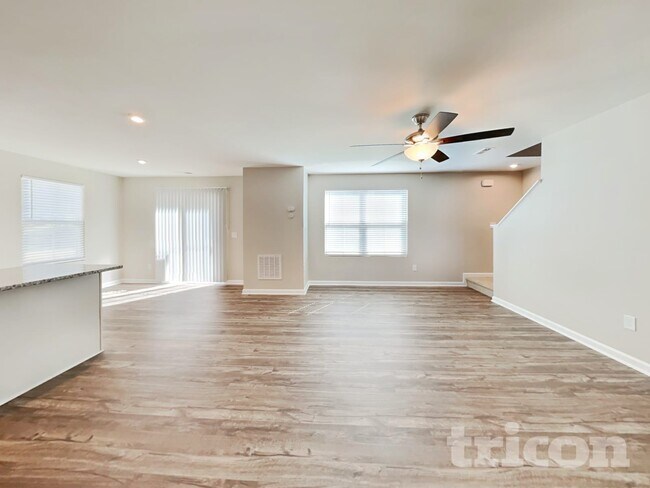 Photo - 886 Purcell Dr