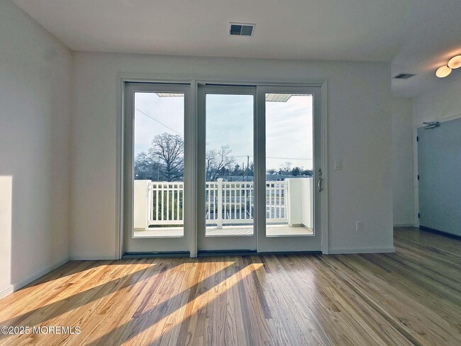 Photo - 865 Arnold Ave