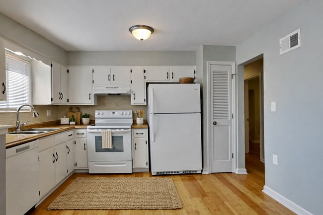 Photo - Charming 3-Bed, 2-Bath Home in Blue Springs with Garage