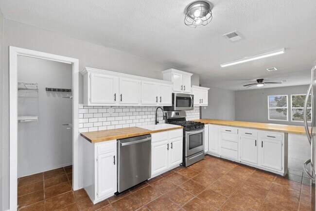 Building Photo - 5313 Perry Ave Rental