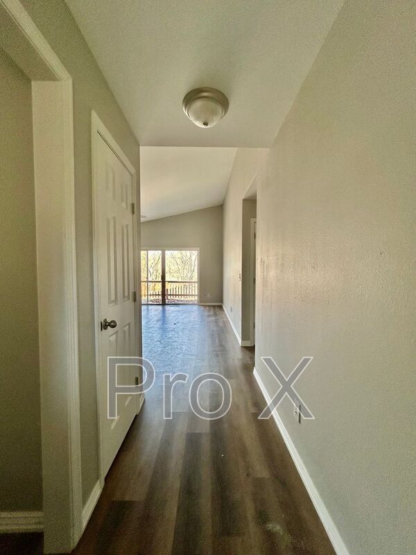 Photo - 12 Newport Cir