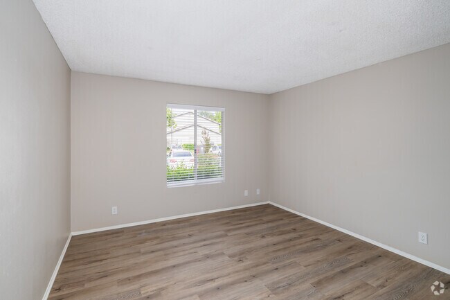 1BR, 1BA - 708SF - Bedroom