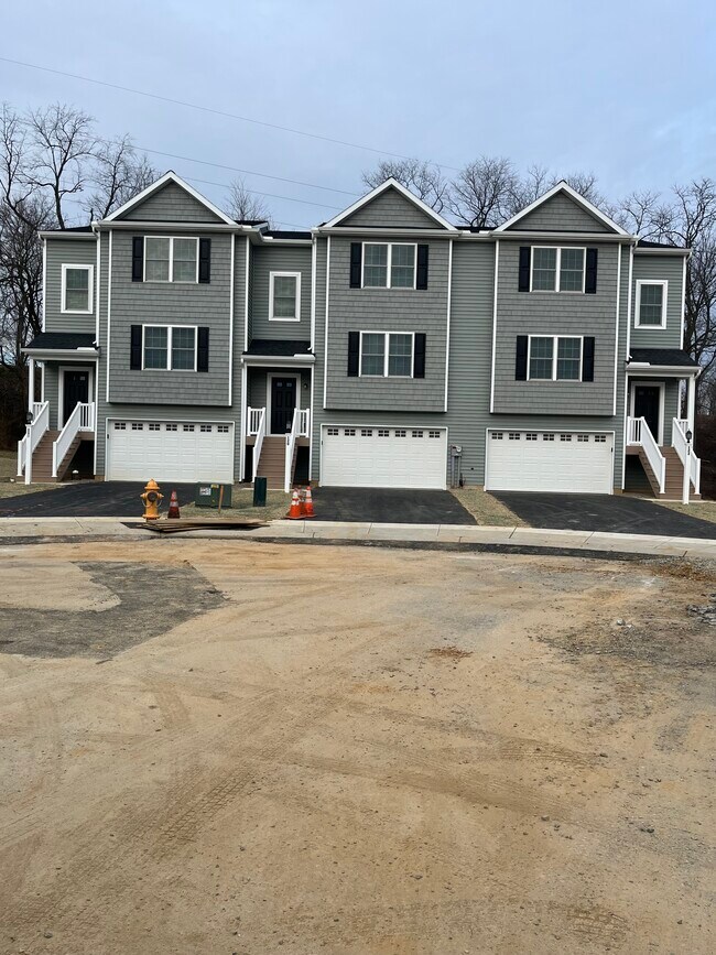 Photo - 120 Meadowbrook Ln Townhome