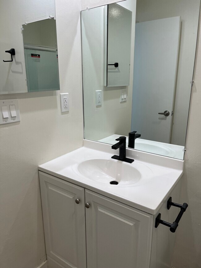 5400 Newcastle Ave Unit 68