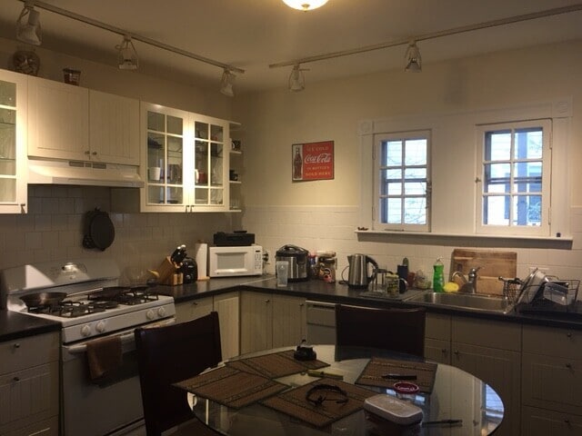 Building Photo - 37 Elm St Unit 1