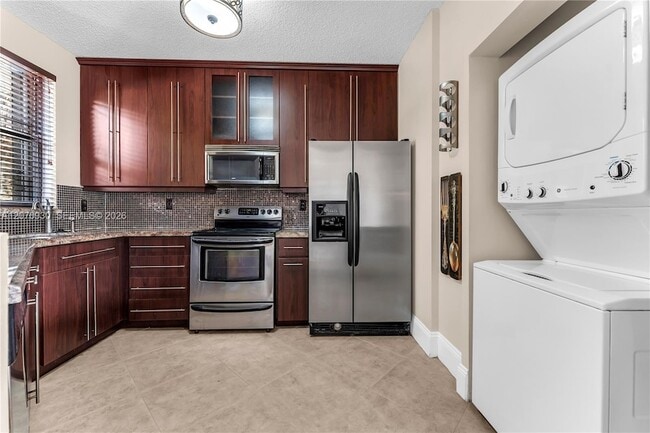 Photo - 15563 Miami Lakeway N Unidad 204