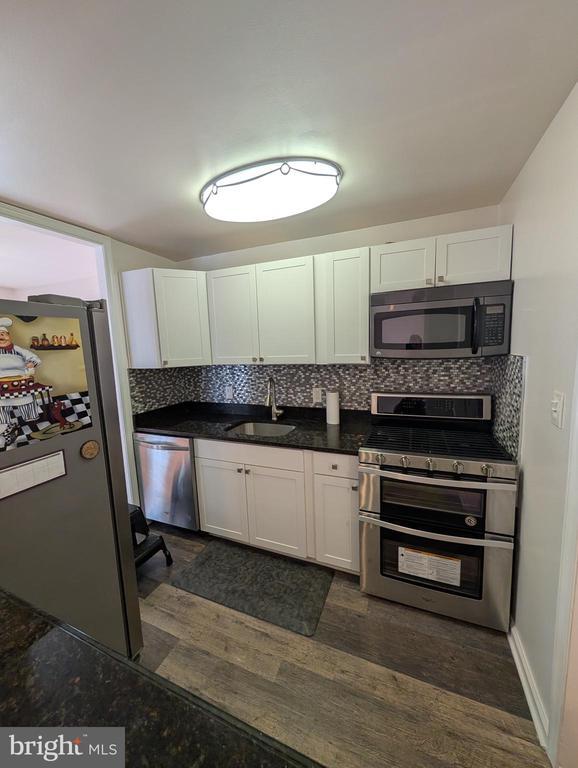 Building Photo - 7103 Donnell Pl Unit D5