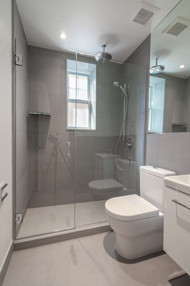 Photo - 2100 Rue du Fort Unit 303