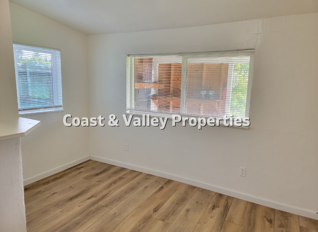 Photo - 2BD HOUSE IN HOLLISTER FOR RENT