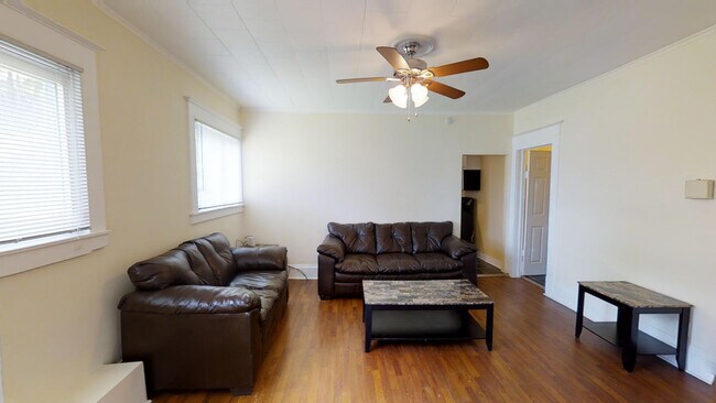 Photo - 1420 E Genesee St Unit 1