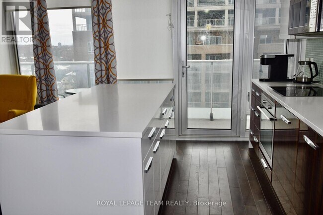 Photo - 111 Champagne Ave S Unit 902