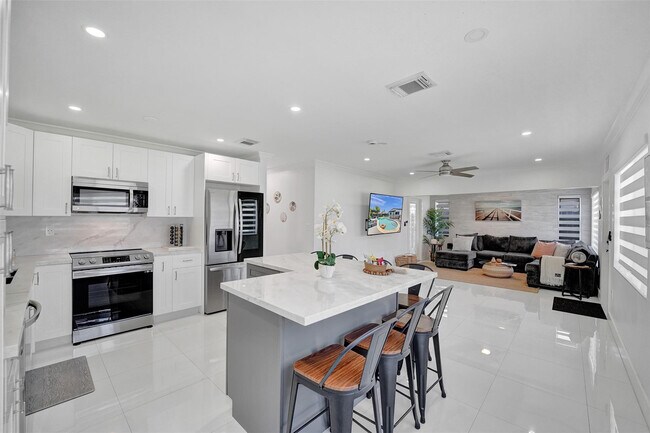 Photo - 6740 Custer St