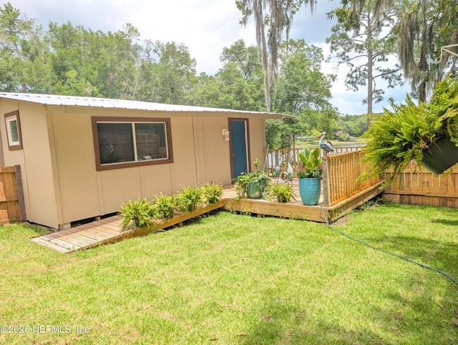 220 Mirror Lake Dr