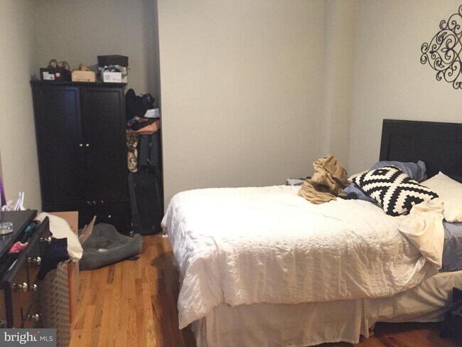 Photo - 1338-40 Lombard St Unit 202