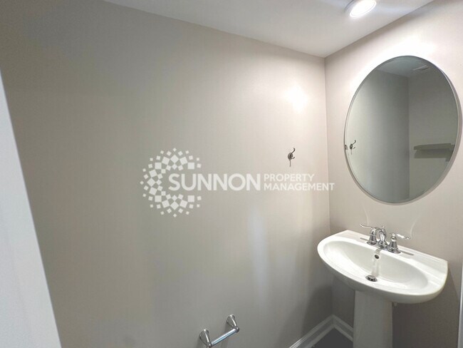 Photo - 3 Bedroom Townhome in Mountain Island